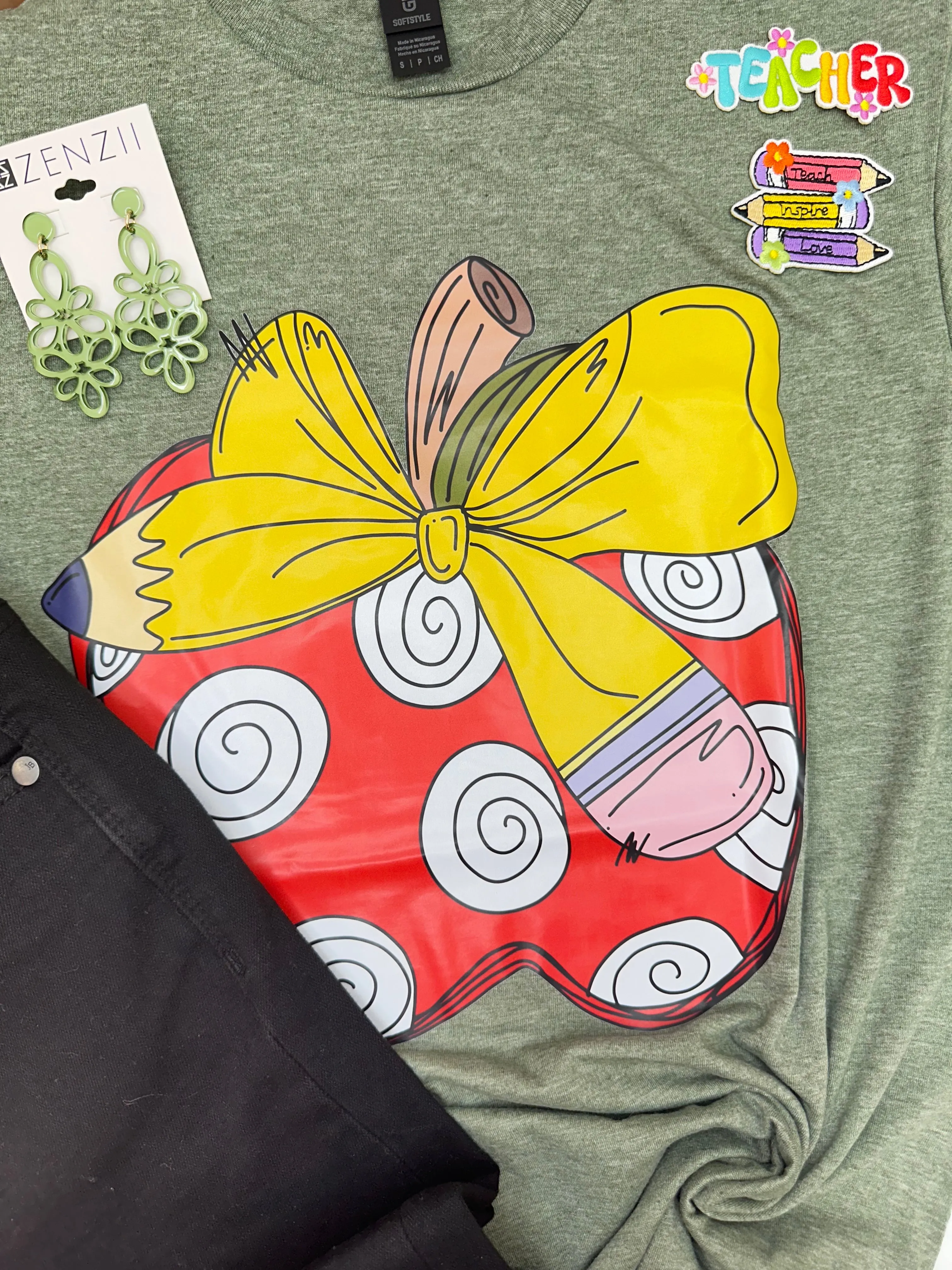 Apple & Bow Teachers Graphic Tee