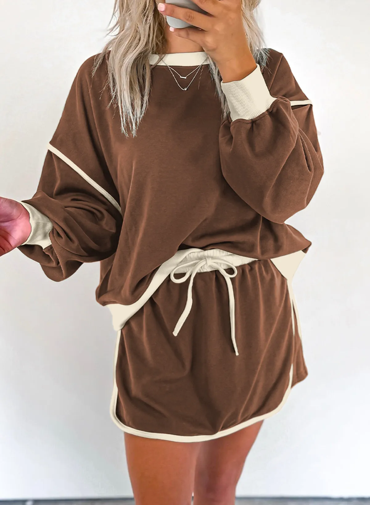 Color Contrast Loose Pullover and Lace-up Waist Skort Set