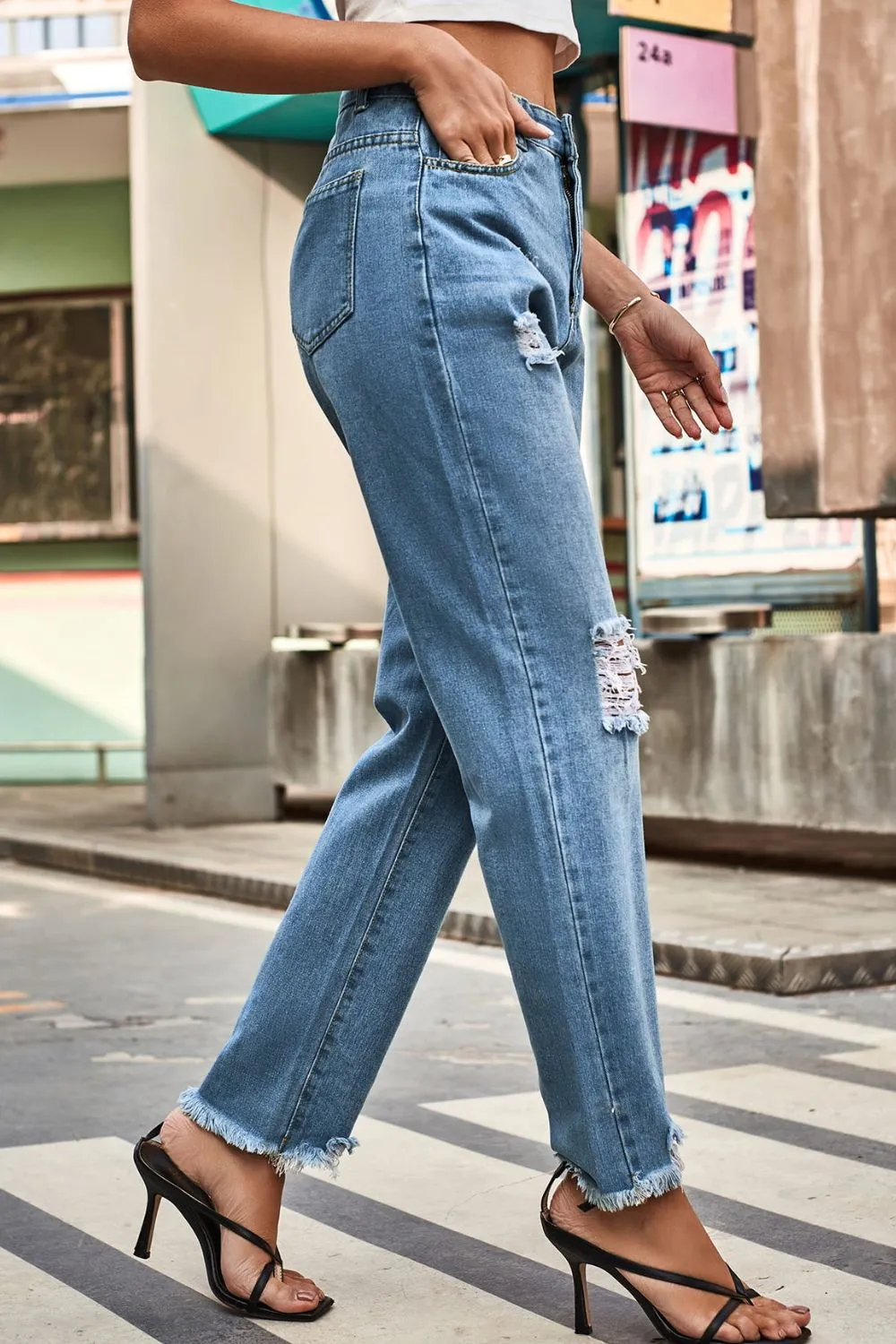 Distressed Loose Fit Jeans