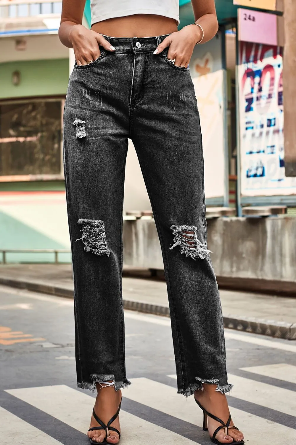 Distressed Loose Fit Jeans