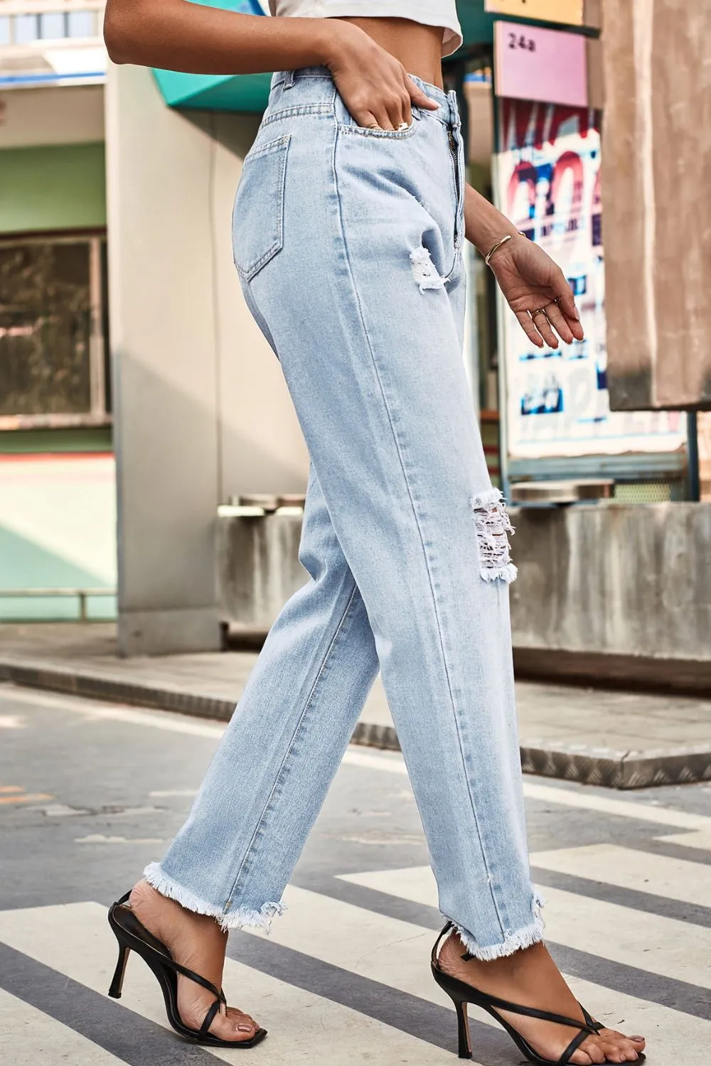Distressed Loose Fit Jeans