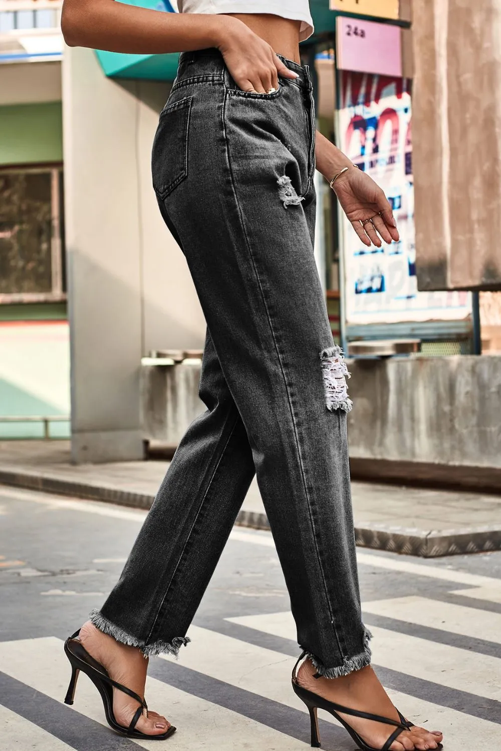 Distressed Loose Fit Jeans