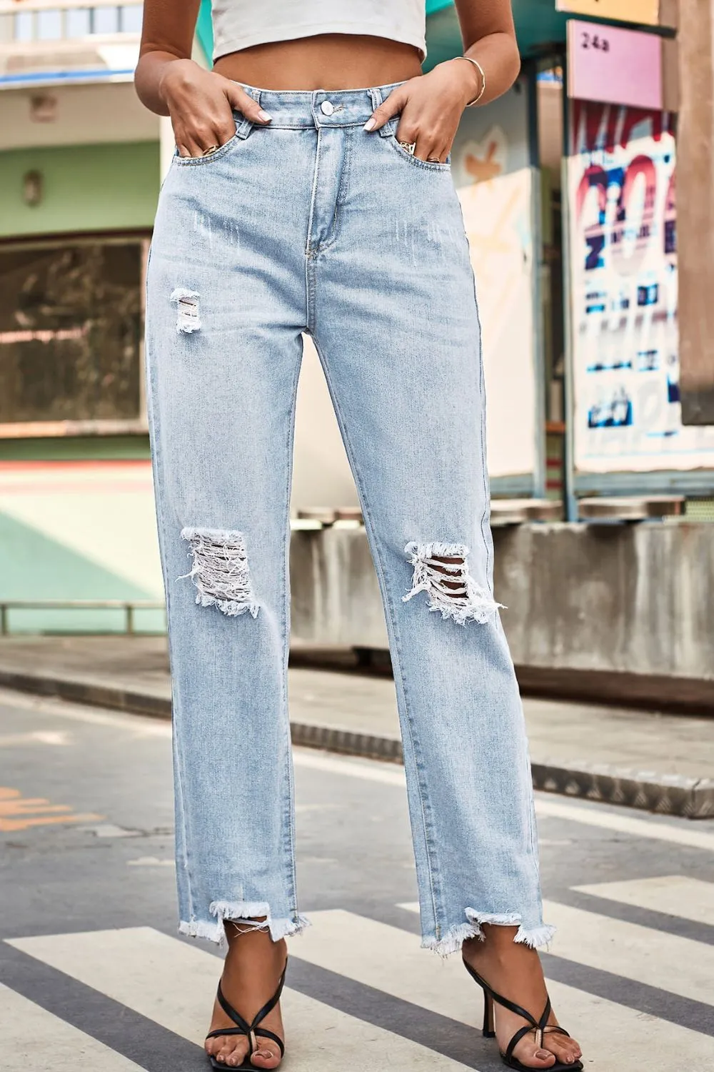 Distressed Loose Fit Jeans
