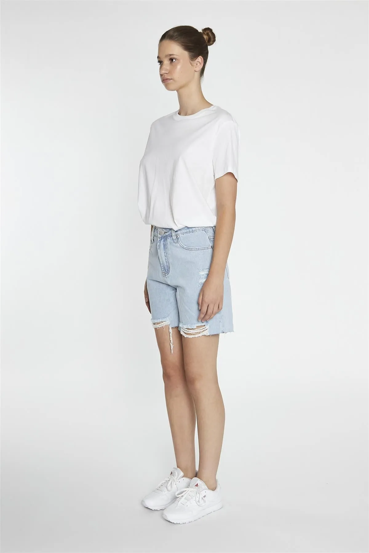 Light Blue-Wash Loose Fit Denim-Shorts