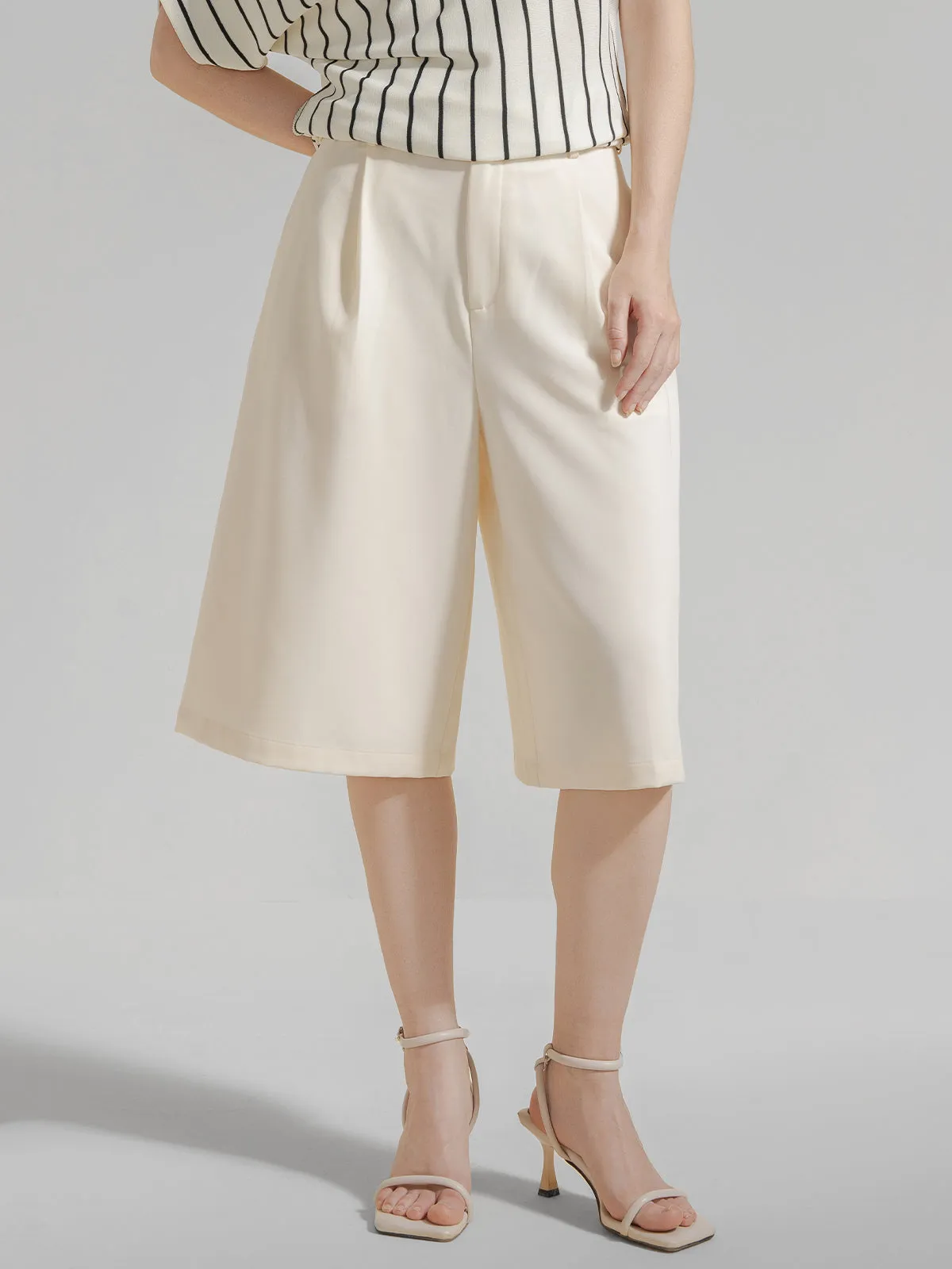 Loose Fit Knee Shorts
