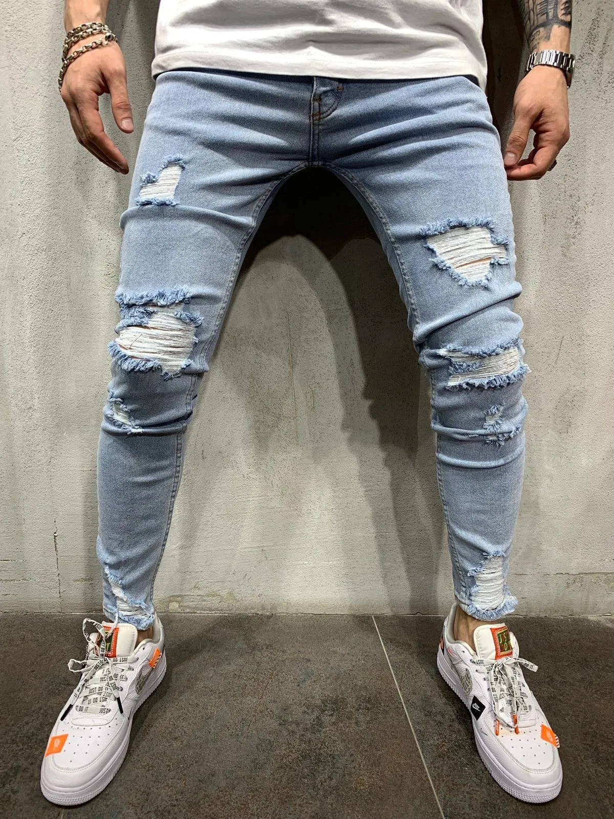 Men's slim-fit ripped jeans