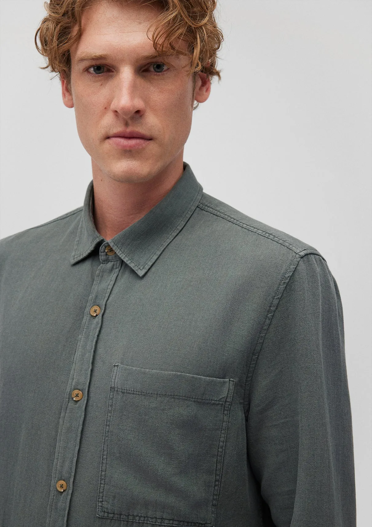 ONE POCKET BUTTON-UP SHIRT IN BALSAM GREEN