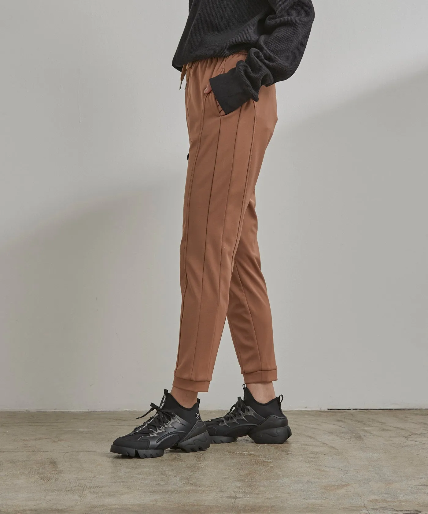 Slim-Fit Cropped Pants - Beige