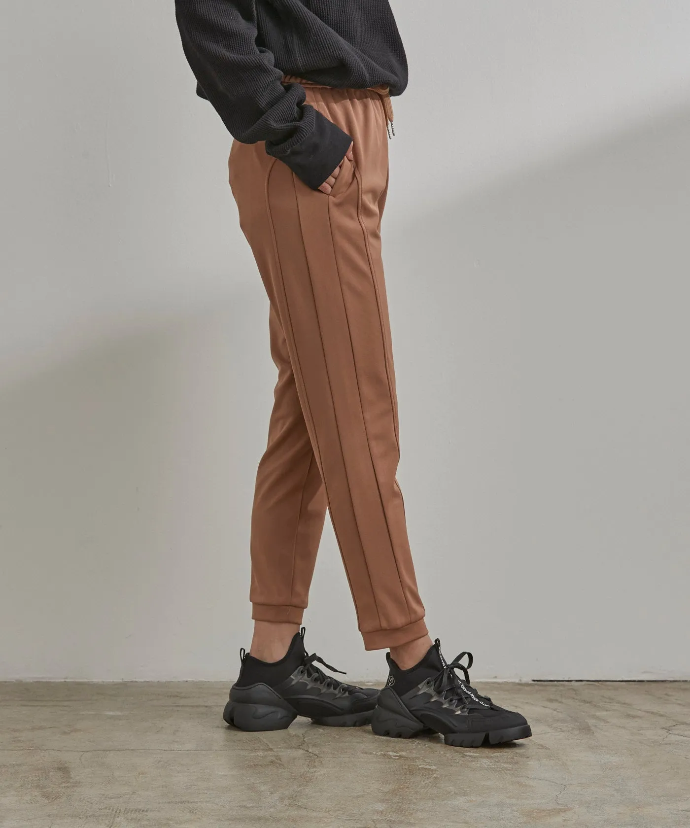 Slim-Fit Cropped Pants - Beige
