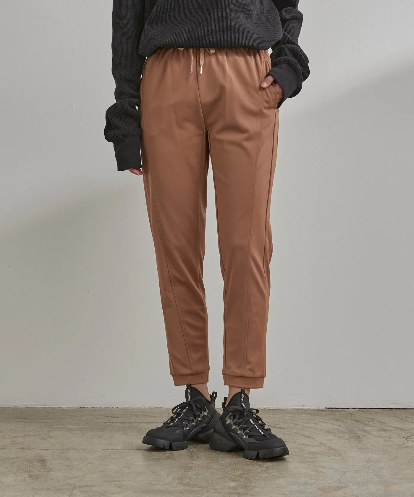 Slim-Fit Cropped Pants - Beige