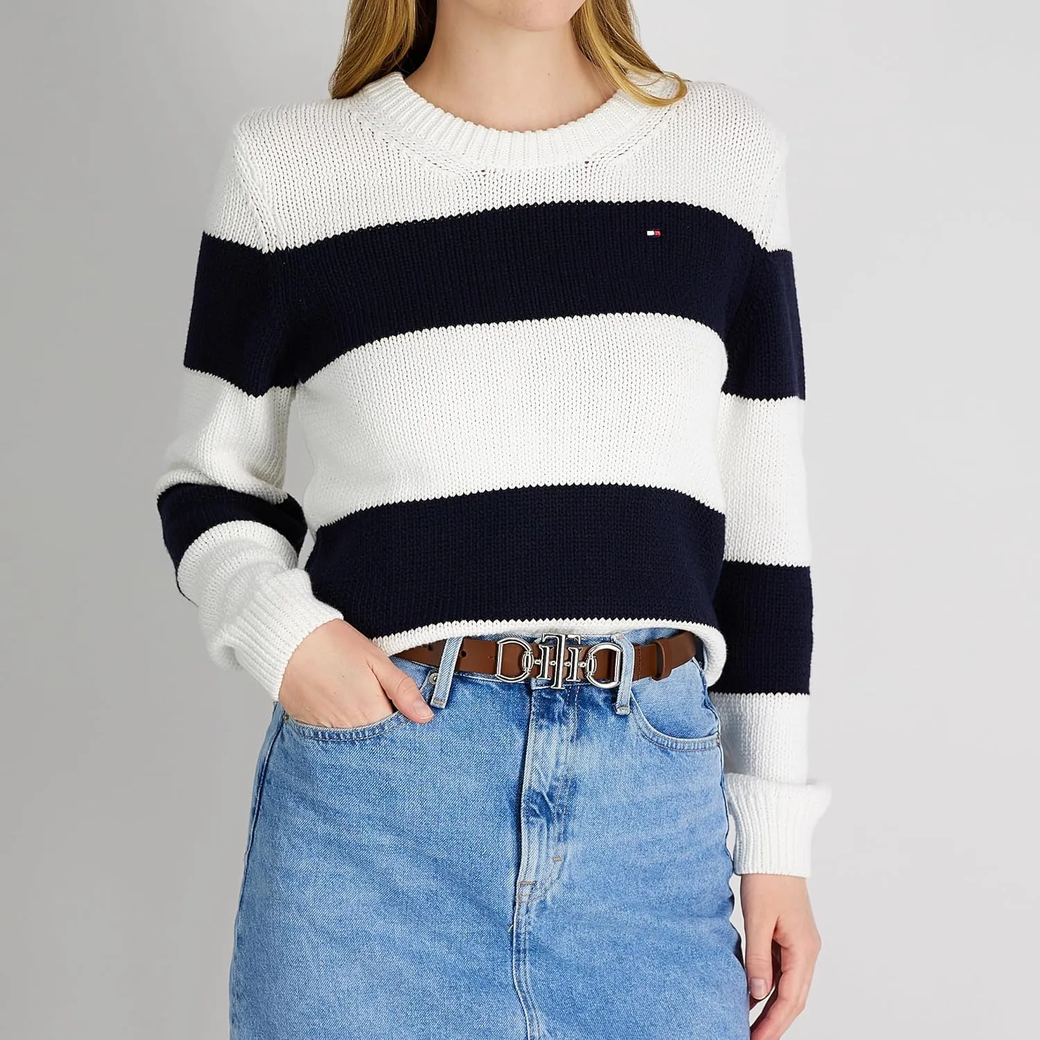 Tommy Hilfiger Women's TH Horsebit Statement Buckle Skinny Fashion Leather Belt for Jeans, Trousers and Dresses