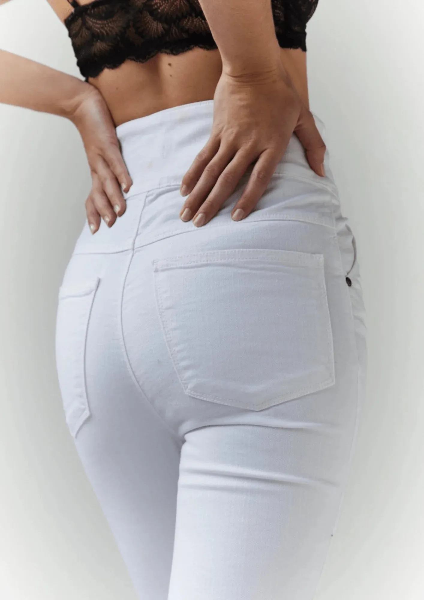 WHITE SLIM-FIT JEANS